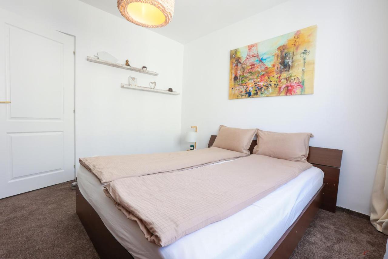 La Bloc - At The Block Apartment Bukares Bagian luar foto